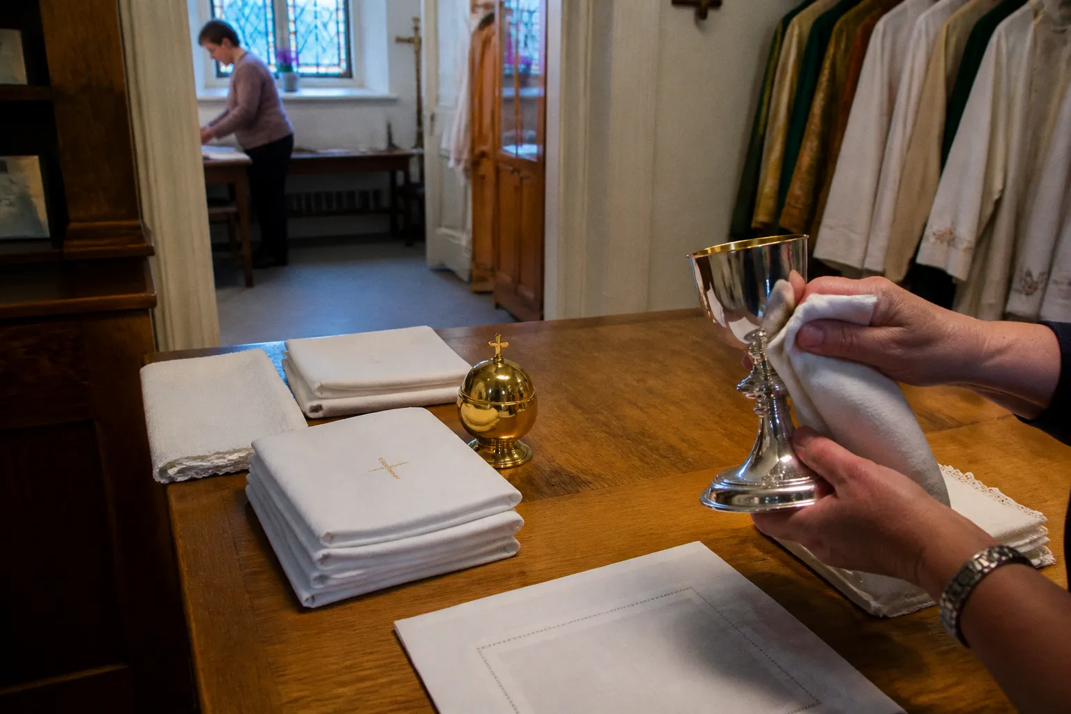 Lutheran Altar Guild: What It Is and How It Works